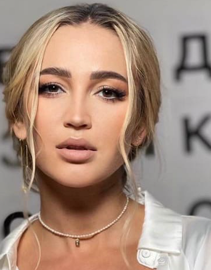 «У меня старый айфон. Новый я куплю сестре и ее мужу»: Ольга Бузова о тратах