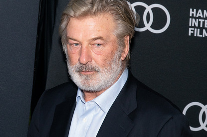 Алек Болдуин случайно застрелил оператора на съемках фильма (видео)