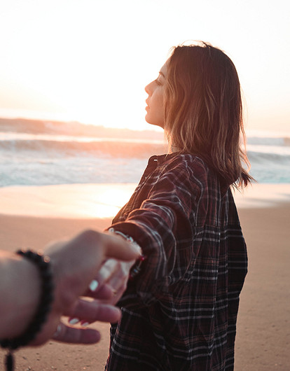 Ракам нужно уделить время семье, а Скорпионам — здоровью: гороскоп для всех знаков зодиака с 25 по 31 октября