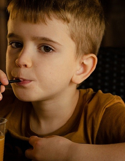 Не только чай: какие напитки помогут поддержать здоровье ребенка в сезон простуд