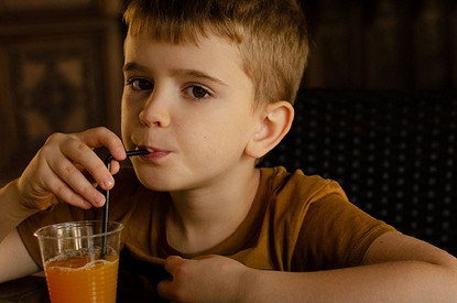 Не только чай: какие напитки помогут поддержать здоровье ребенка в сезон простуд