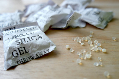 Почему не стоит выбрасывать из обувных коробок пакетики с гелевыми шариками: 8 лайфхаков по использованию