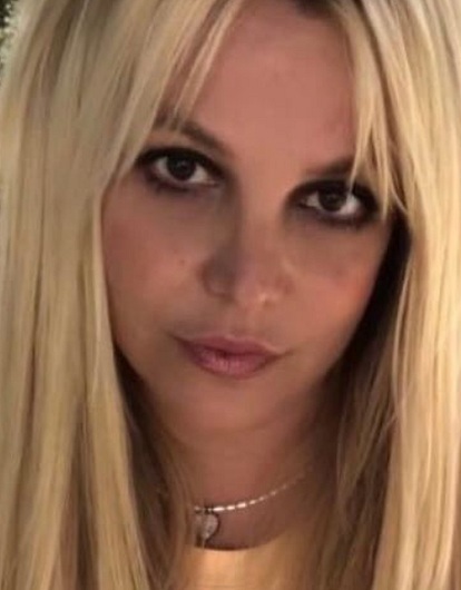 Заслуженный отпуск: Бритни Спирс улетела на частный остров без жениха