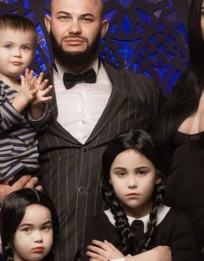 «Мы в образе семейки Аддамс»: Джиган и Самойлова удивили поклонников