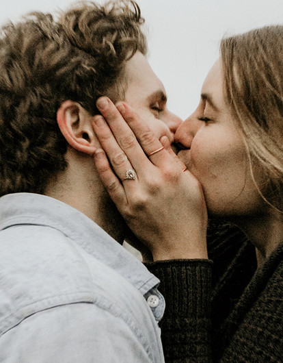 От магической силы до вульгарной практики: 7 странных и интересных фактов о поцелуях