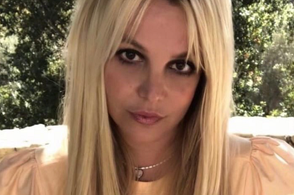 Заслуженный отпуск: Бритни Спирс улетела на частный остров без жениха