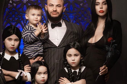 «Мы в образе семейки Аддамс»: Джиган и Самойлова удивили поклонников