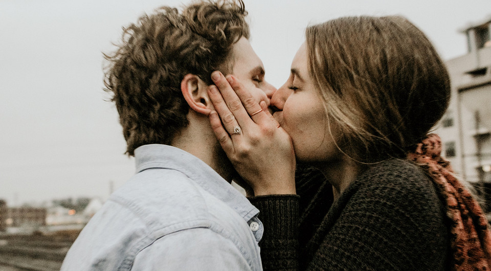 От магической силы до вульгарной практики: 7 странных и интересных фактов о поцелуях