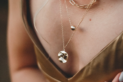 Как отличить поддельные украшения из золота и серебра от оригинала: советы ювелира