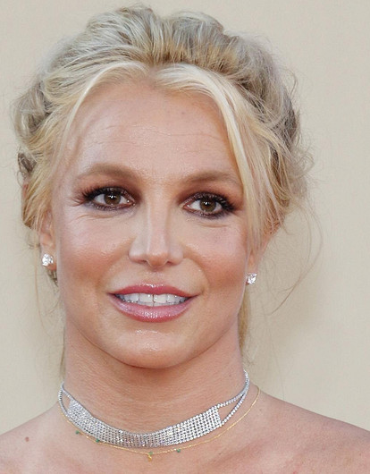 Бритни Спирс планирует свадьбу на свой день рождения после освобождения от опеки отца