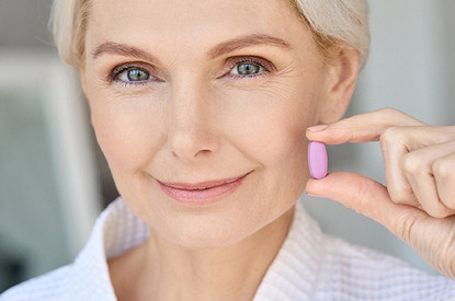 Витамины для женщин после 50: топ-8 самых полезных