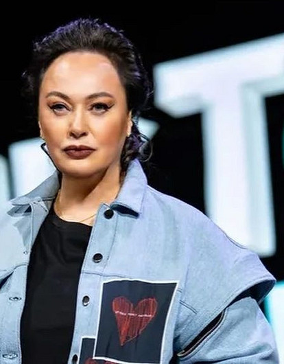 Госпитализированную с коронавирусом Ларису Гузееву лечат новейшим препаратом из-за тяжелого состояния