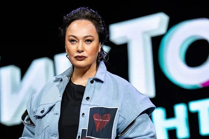 Госпитализированную с коронавирусом Ларису Гузееву лечат новейшим препаратом из-за тяжелого состояния