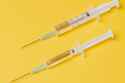 Ученые разрешили прививаться от коронавируса и гриппа в один день