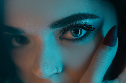 «И тут брови куда-то поползли...»: 5 способов навредить перманентному макияжу