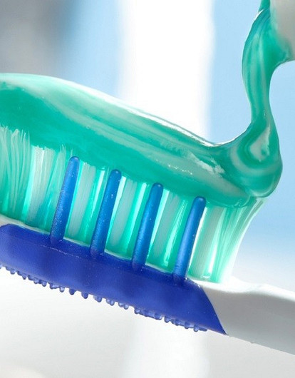 О пользе зубочисток, жвачки, соды и не только: главные мифы об уходе за зубами