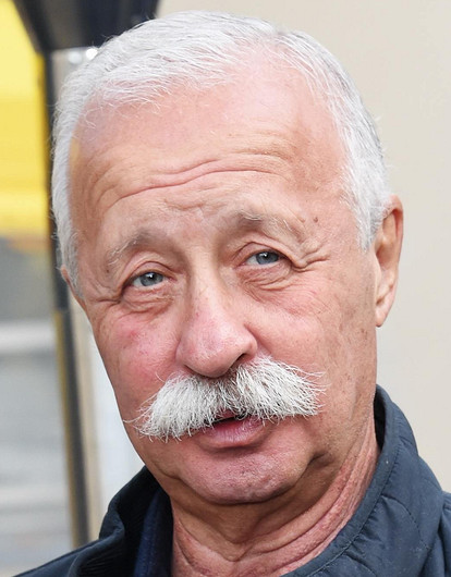 Леонид Якубович отреагировал на слухи о романе с помощницей на «Поле чудес»