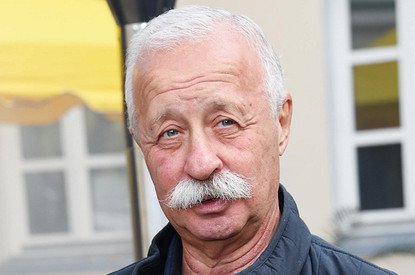 Леонид Якубович отреагировал на слухи о романе с помощницей на «Поле чудес»