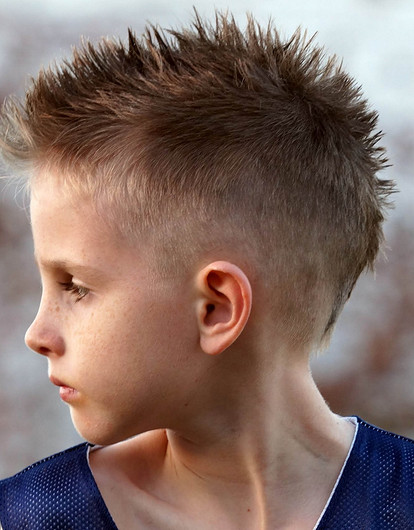 8 модных стрижек для мальчиков: идеи причесок для всех возрастов