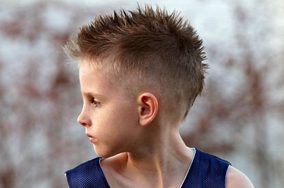 8 модных стрижек для мальчиков: идеи причесок для всех возрастов