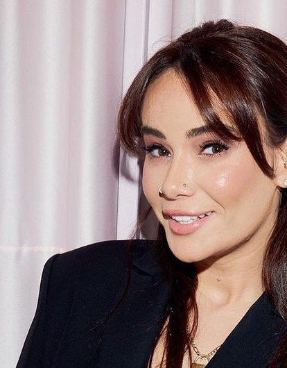 Экс-супруг Айзы Дмитрий Анохин вернулся из индонезийской тюрьмы в инвалидном кресле