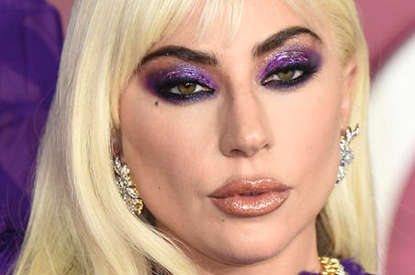 Леди Гага появилась на премьере фильма в платье с разрезом до самого бедра (фото)