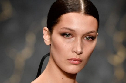«Как будто все чувствуют тревогу и пытаются каким-то образом скрыть ее»: Белла Хадид рассказала об эмоциональном выгорании