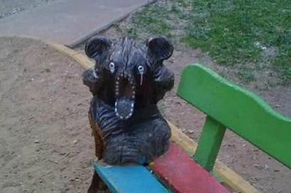 15 фото скульптур на детских площадках, от которых мороз по коже