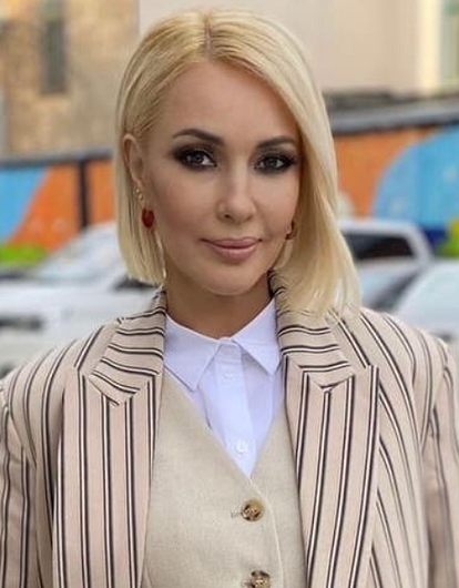 «Красавчик!»: Лера Кудрявцева предстала в объятиях полуголого Сергея Лазарева (фото)