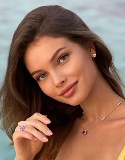 «Мисс Россия» родила дочь от олигарха Рустама Тарико