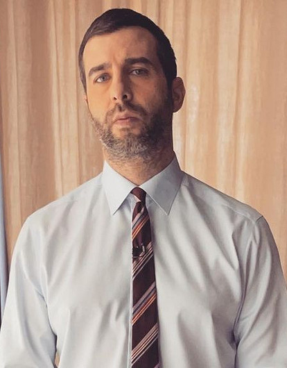 Иван Ургант в туфлях на каблуках пришел на премию «Женщины года» (видео)