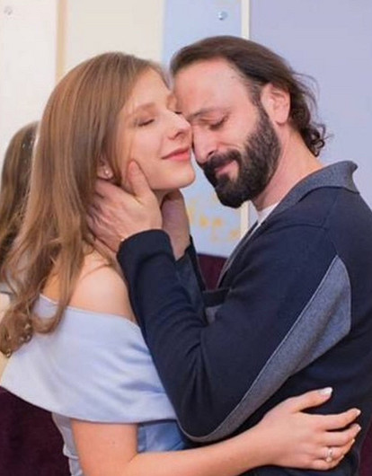 Лиза Арзамасова и Илья Авербух впервые показали лицо своего сына (видео)