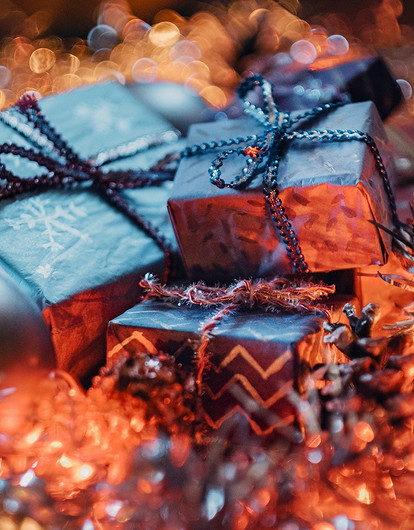 10 классных подарков на Новый год-2022, которые понравятся девушкам