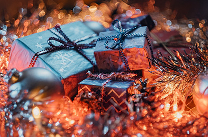 10 классных подарков на Новый год-2022, которые понравятся девушкам