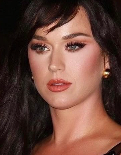 «Мы пьем пару странных напитков»: Кэти Перри раскрыла секрет быстрого похудения