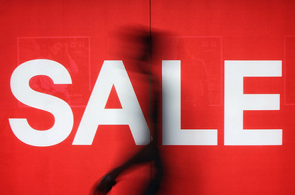 «Черная пятница» и синдром упущенной выгоды: как нас заставляют покупать ненужное во время главной распродажи года