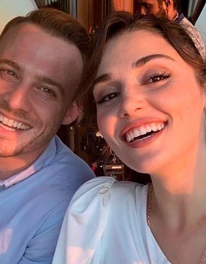 «Удивительная и божественная девушка. Спасибо, что ты есть!»: Керем Бюрсин нежно поздравил Ханде Эрчел с днем рождения