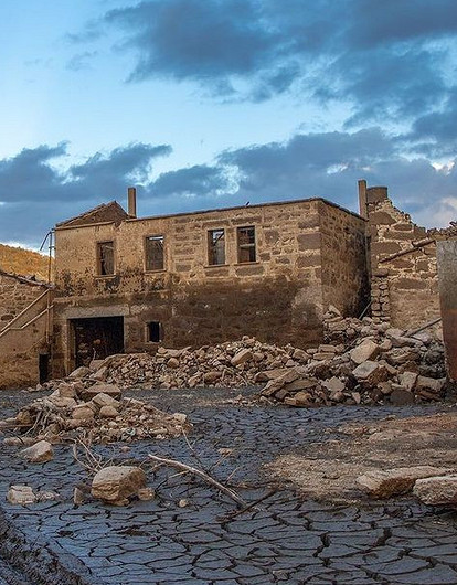 30 лет на дне: в Испании всплыла затопленная деревня-призрак