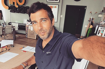 Иван Ургант высмеял слова главы СК о торговле Моргенштерна запрещенными веществами