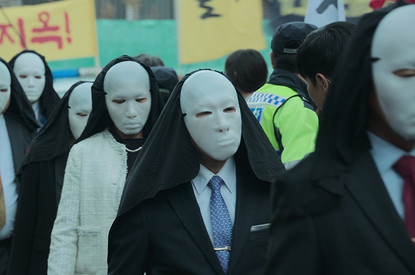 Дебютный сериал «Зов ада» неожиданно возглавил рейтинг Netflix, обойдя «Игру в кальмара»