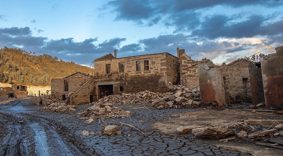 30 лет на дне: в Испании всплыла затопленная деревня-призрак