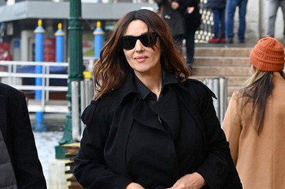 Моника Беллуччи была замечена в компании режиссера Тома Вольфа