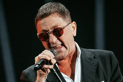 Похудевший Григорий Лепс перестал скрывать шрамы на голове после операции