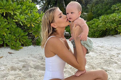 Перминова, Шпица, Савельева и другие звезды отметили День матери