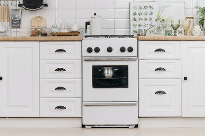 Как и чем почистить газовую плиту: эффективные способы борьбы с нагаром и жиром (видео)