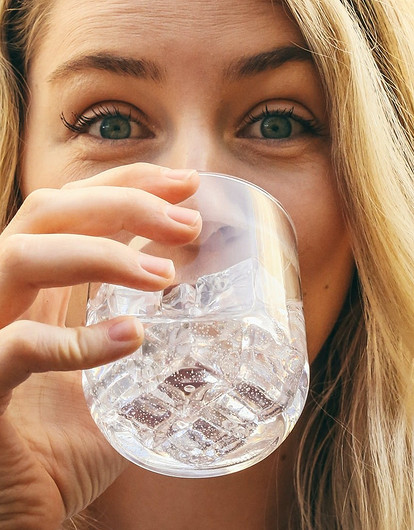 Вопрос диетологу: сколько воды нужно пить на самом деле