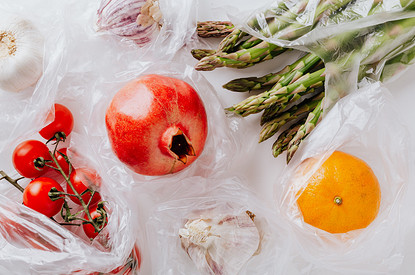 Невероятно, но факт: 10 хитрых способов использовать пищевую пленку (видео)