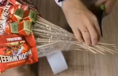 Букет из конфет своими руками: 30 фото, пошаговая инструкция для начинающих