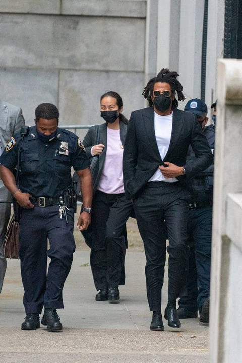 На рэпера Jay-Z подали в суд