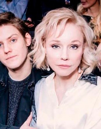 Марина Зудина поделилась редким фото годовалой внучки